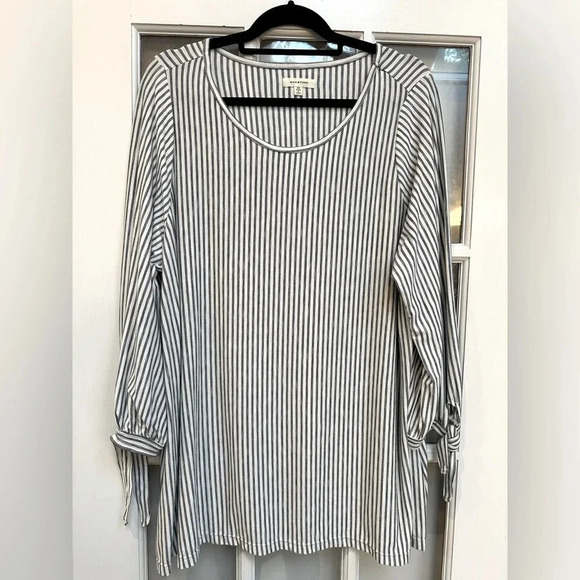 Max Studio Women's Tie Sleeve Blouse in Ivory/Indigo Dainty Stripe Plus Size 2X - Picture 12 of 13